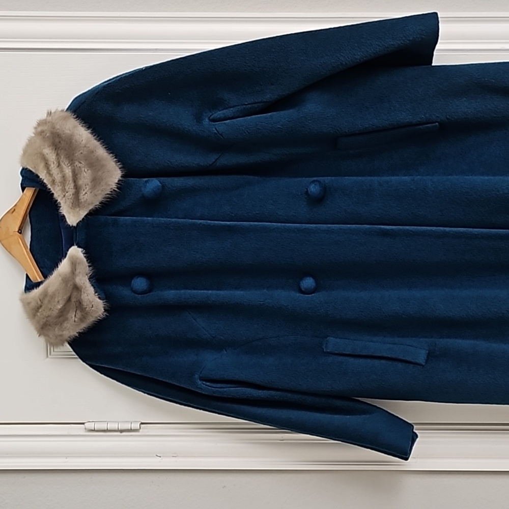 Gorgeous VINTAGE Fur Collar Teal Blue Coat